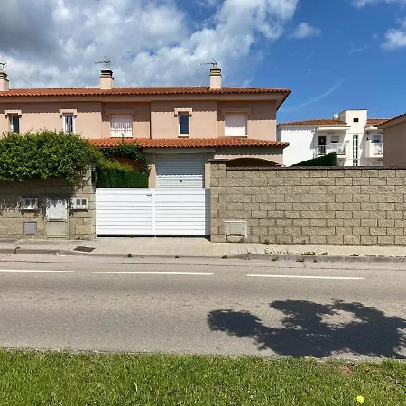 Casa A L'escala, Piscina Comunitaria, Mallols Holiday home *